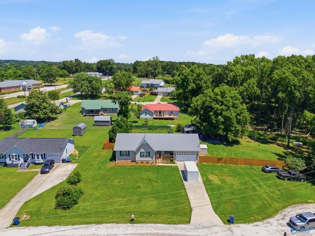 49 School House Road, Albertville, AL 35950