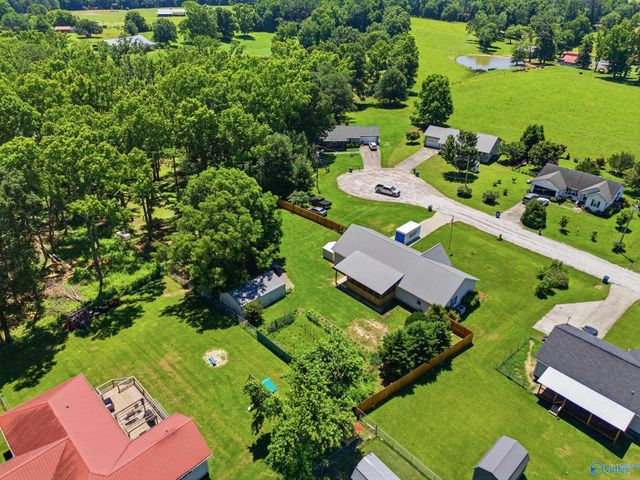 49 School House Road, Albertville, AL 35950
