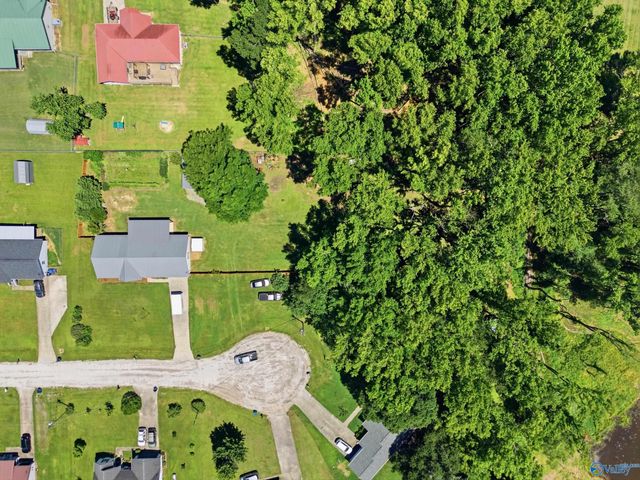 49 School House Road, Albertville, AL 35950