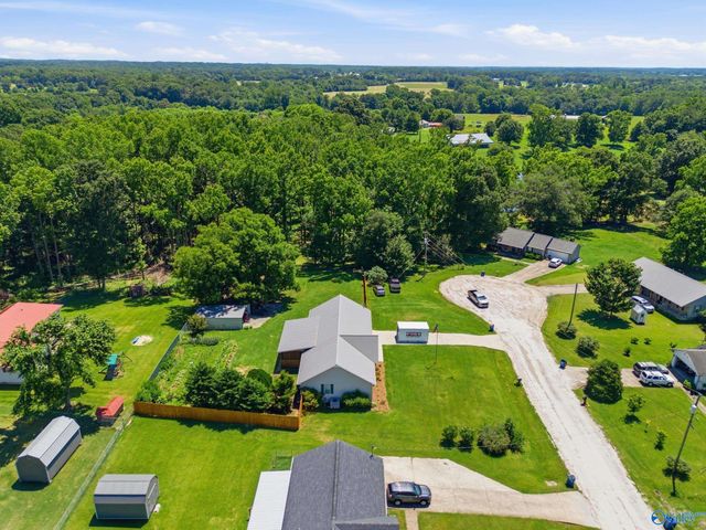 49 School House Road, Albertville, AL 35950