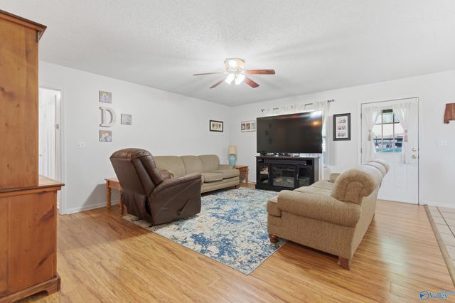 49 School House Road, Albertville, AL 35950