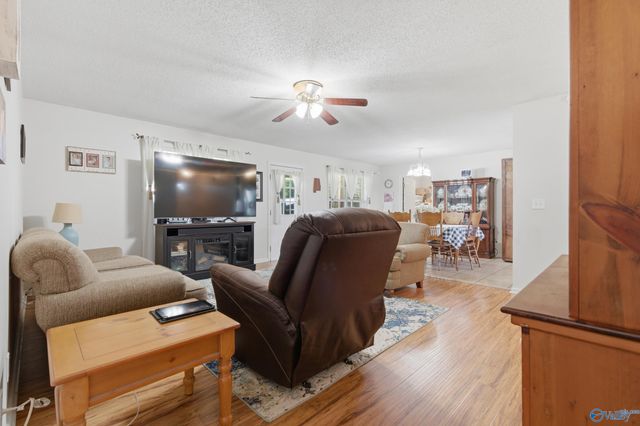 49 School House Road, Albertville, AL 35950