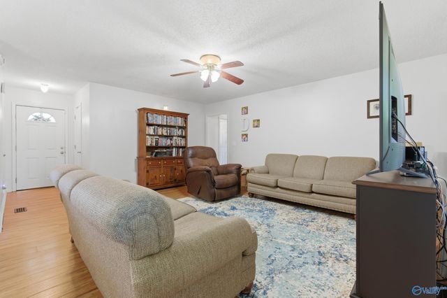 49 School House Road, Albertville, AL 35950