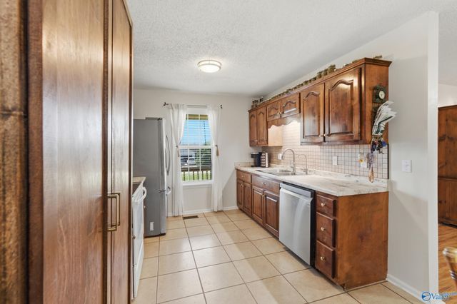 49 School House Road, Albertville, AL 35950