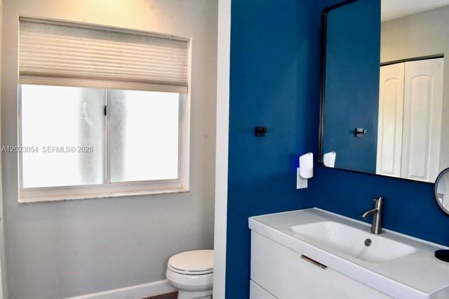 10205 SW 12th St, Pembroke Pines, FL 33025