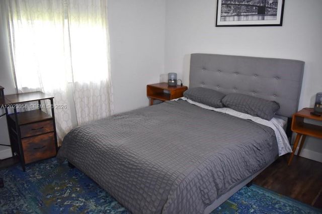 10205 SW 12th St, Pembroke Pines, FL 33025