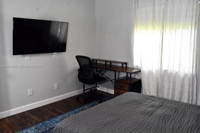 10205 SW 12th St, Pembroke Pines, FL 33025