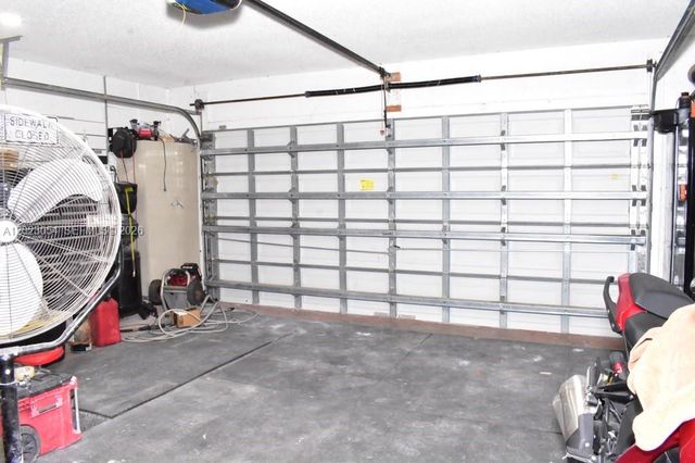 10205 SW 12th St, Pembroke Pines, FL 33025