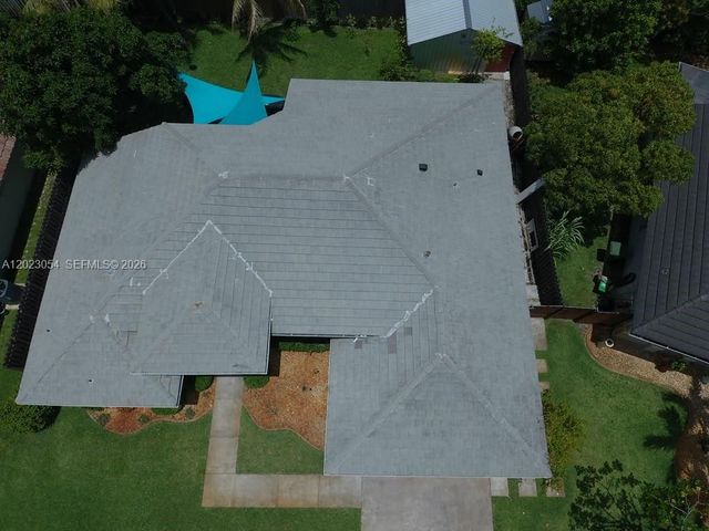 10205 SW 12th St, Pembroke Pines, FL 33025