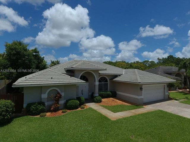 10205 SW 12th St, Pembroke Pines, FL 33025