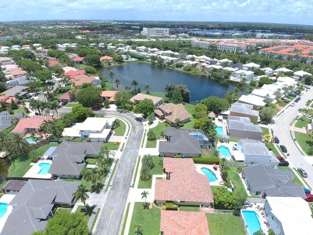 10205 SW 12th St, Pembroke Pines, FL 33025