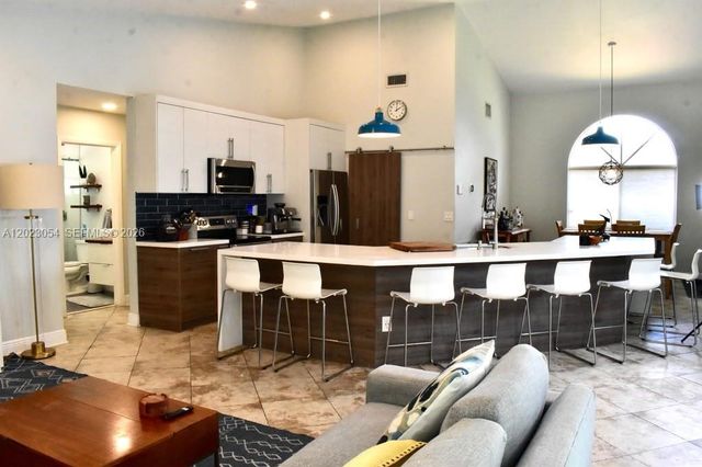 10205 SW 12th St, Pembroke Pines, FL 33025