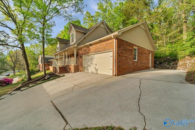 11219 Suncrest Drive SE, Huntsville, AL 35803