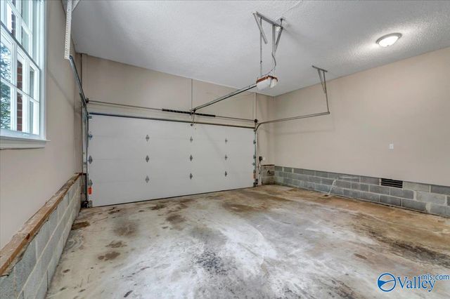 11219 Suncrest Drive SE, Huntsville, AL 35803