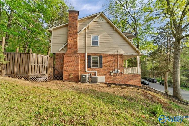 11219 Suncrest Drive SE, Huntsville, AL 35803