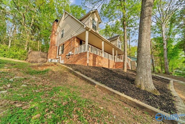 11219 Suncrest Drive SE, Huntsville, AL 35803