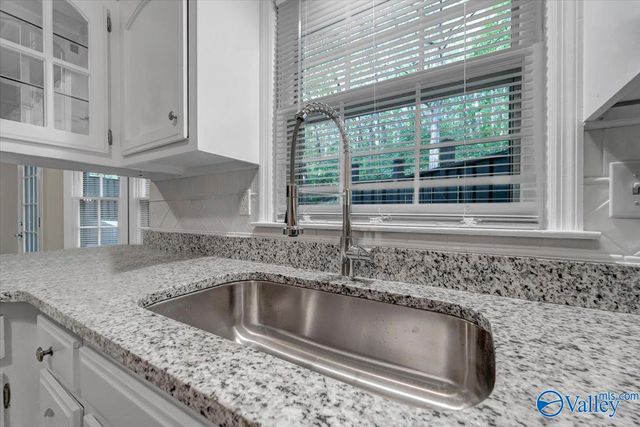 11219 Suncrest Drive SE, Huntsville, AL 35803