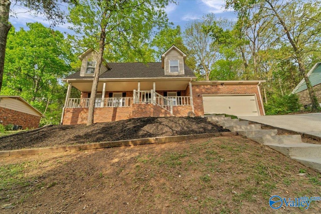 11219 Suncrest Drive SE, Huntsville, AL 35803