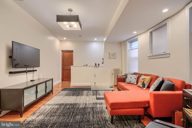 2710 N CALVERT ST, Baltimore, MD 21218