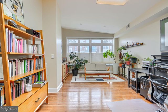 2710 N CALVERT ST, Baltimore, MD 21218