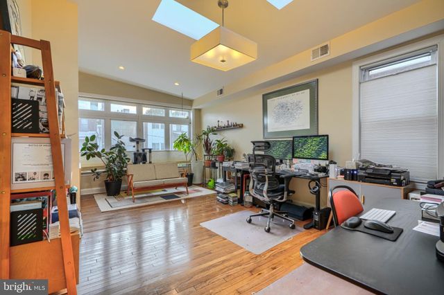 2710 N CALVERT ST, Baltimore, MD 21218