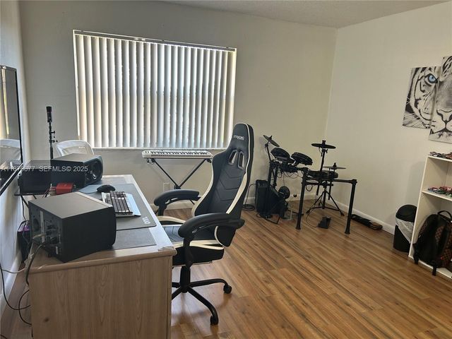 17901 NW 68th Avenue R209, Hialeah, FL 33015