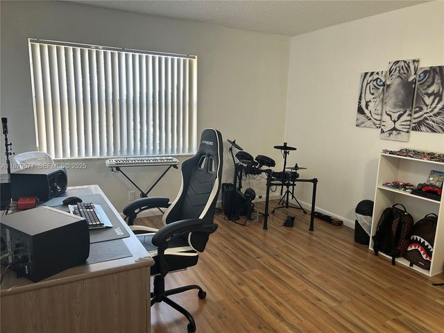 17901 NW 68th Avenue R209, Hialeah, FL 33015