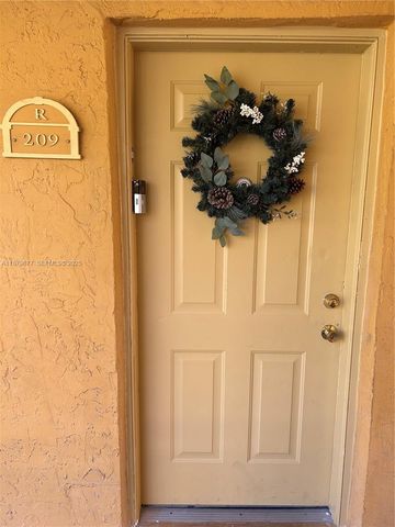 17901 NW 68th Avenue R209, Hialeah, FL 33015