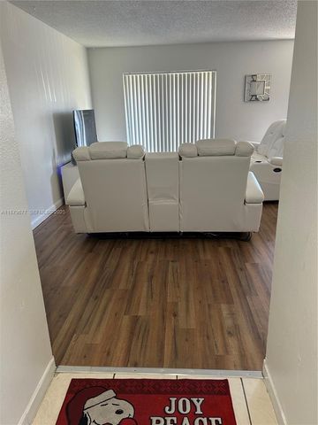 17901 NW 68th Avenue R209, Hialeah, FL 33015