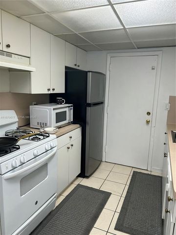 17901 NW 68th Avenue R209, Hialeah, FL 33015