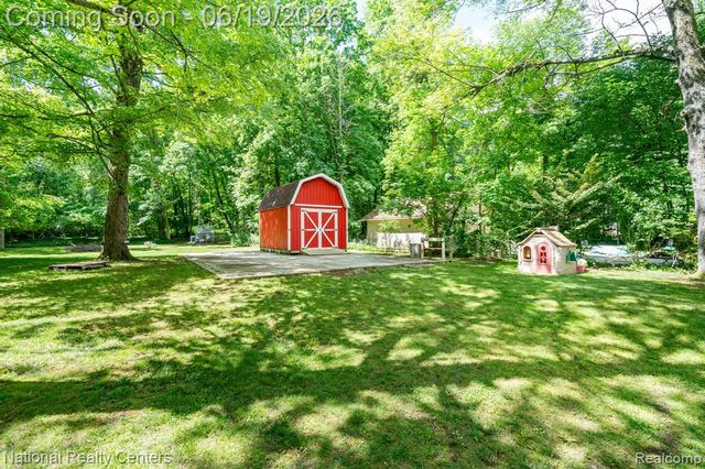 5223 Woodlane Road, Clarkston, MI 48348