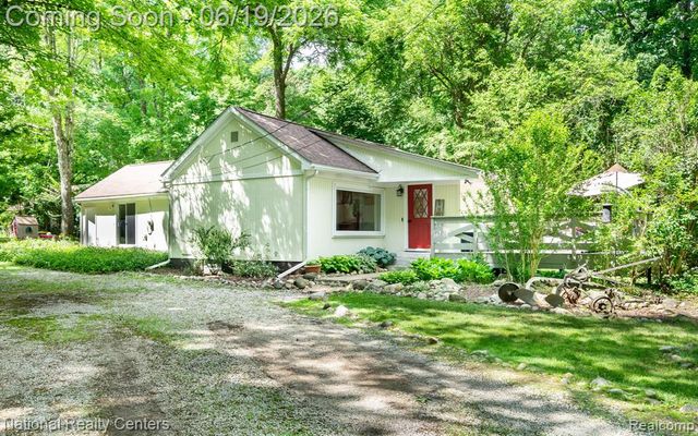 5223 Woodlane Road, Clarkston, MI 48348