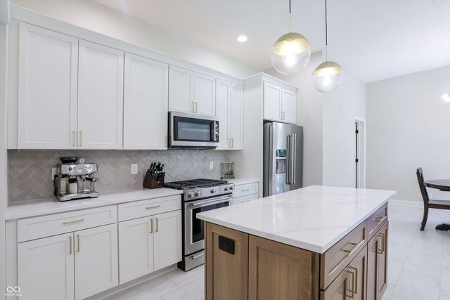 4300 Tally Ho Circle, Zionsville, IN 46077