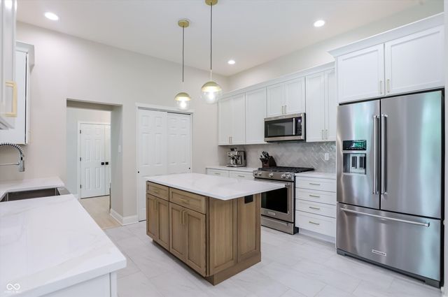 4300 Tally Ho Circle, Zionsville, IN 46077