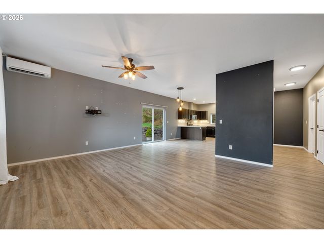 606 2ND St, Garibaldi, OR 97118