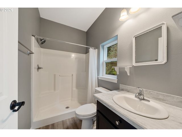 606 2ND St, Garibaldi, OR 97118