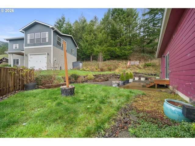 606 2ND St, Garibaldi, OR 97118