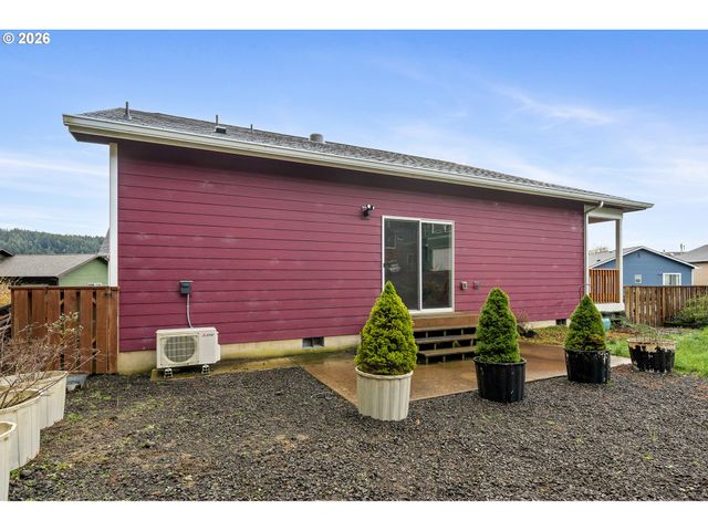 606 2ND St, Garibaldi, OR 97118