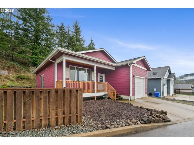 606 2ND St, Garibaldi, OR 97118