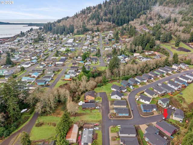 606 2ND St, Garibaldi, OR 97118