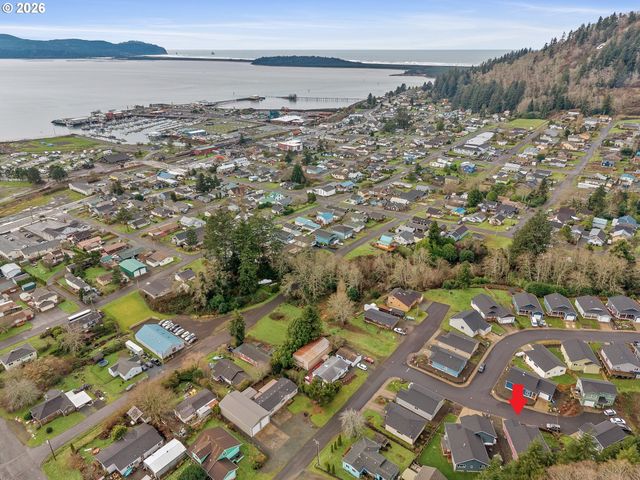 606 2ND St, Garibaldi, OR 97118