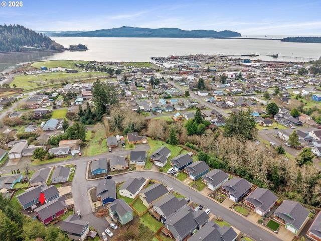 606 2ND St, Garibaldi, OR 97118