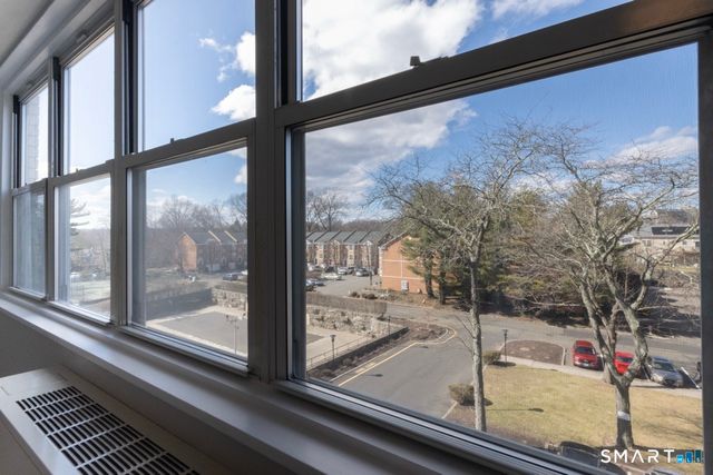 2625 Park Avenue 4F, Bridgeport, CT 06604