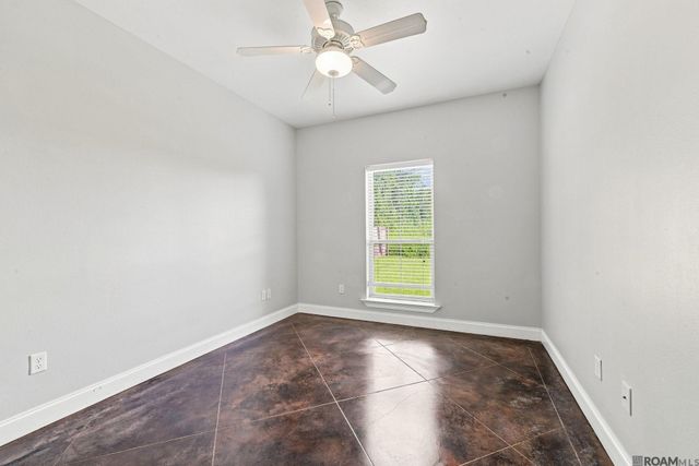 10061 Chanel Dr, Denham Springs, LA 70706