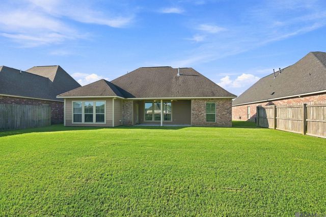 10061 Chanel Dr, Denham Springs, LA 70706
