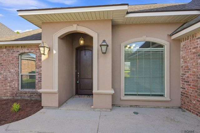 10061 Chanel Dr, Denham Springs, LA 70706