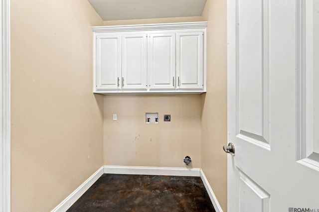 10061 Chanel Dr, Denham Springs, LA 70706