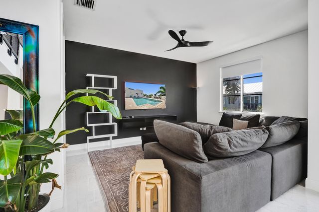 365 SE 6th Avenue 307, Delray Beach, FL 33483