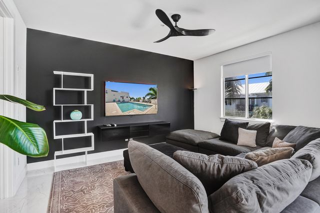 365 SE 6th Avenue 307, Delray Beach, FL 33483