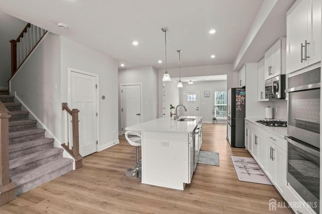 18 Rosemary Way, Mount Laurel, NJ 08054